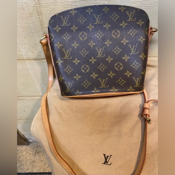Louis Vuitton Bags Louis Vuitton Vintage Crossbody Bag Poshmark